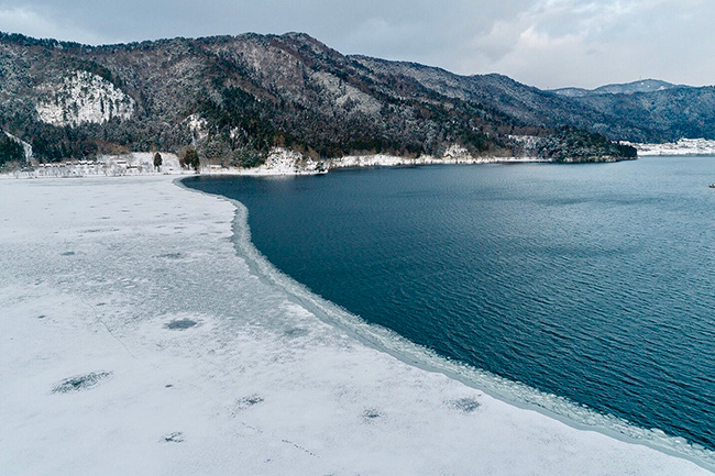 徳山鮓 雪の余呉湖